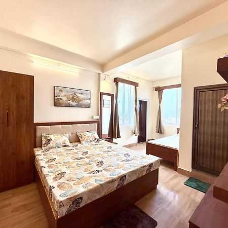 Yepplo Holiday Home - Complimentary Breakfast - 24 Hrs Caretaker & Power Backup Шиллонг Экстерьер фото