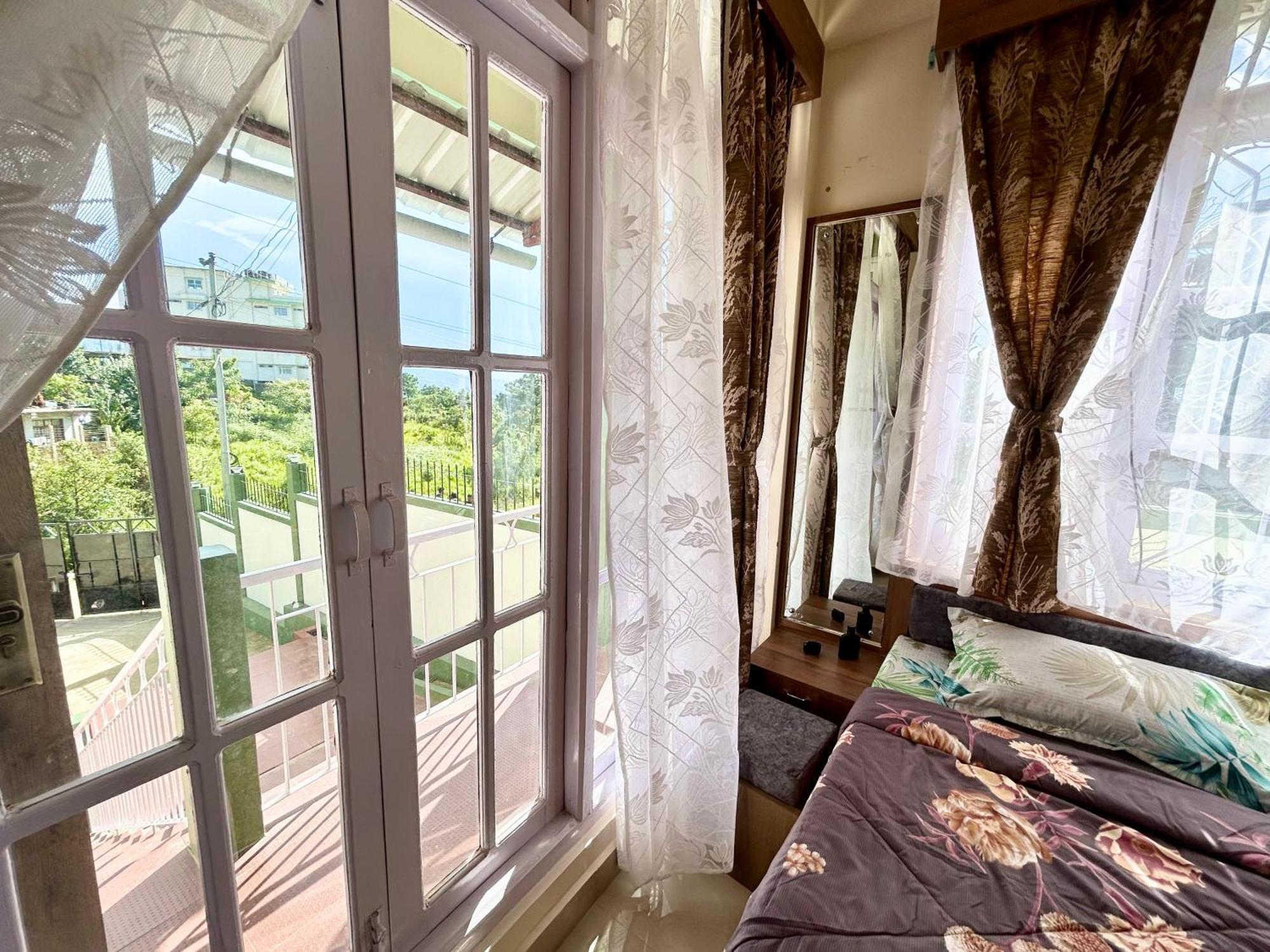 Yepplo Holiday Home - Complimentary Breakfast - 24 Hrs Caretaker & Power Backup Шиллонг Экстерьер фото