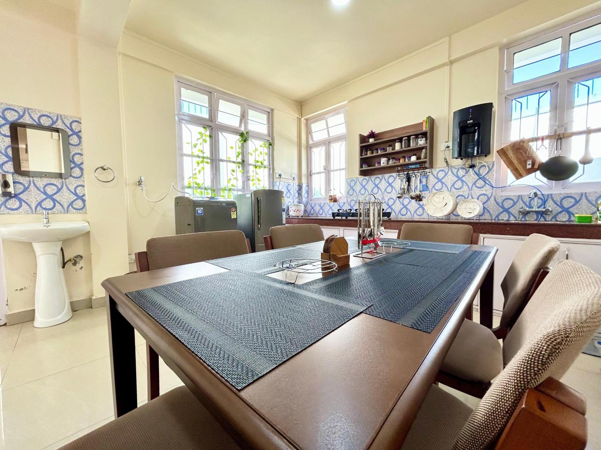 Yepplo Holiday Home - Complimentary Breakfast - 24 Hrs Caretaker & Power Backup Шиллонг Экстерьер фото