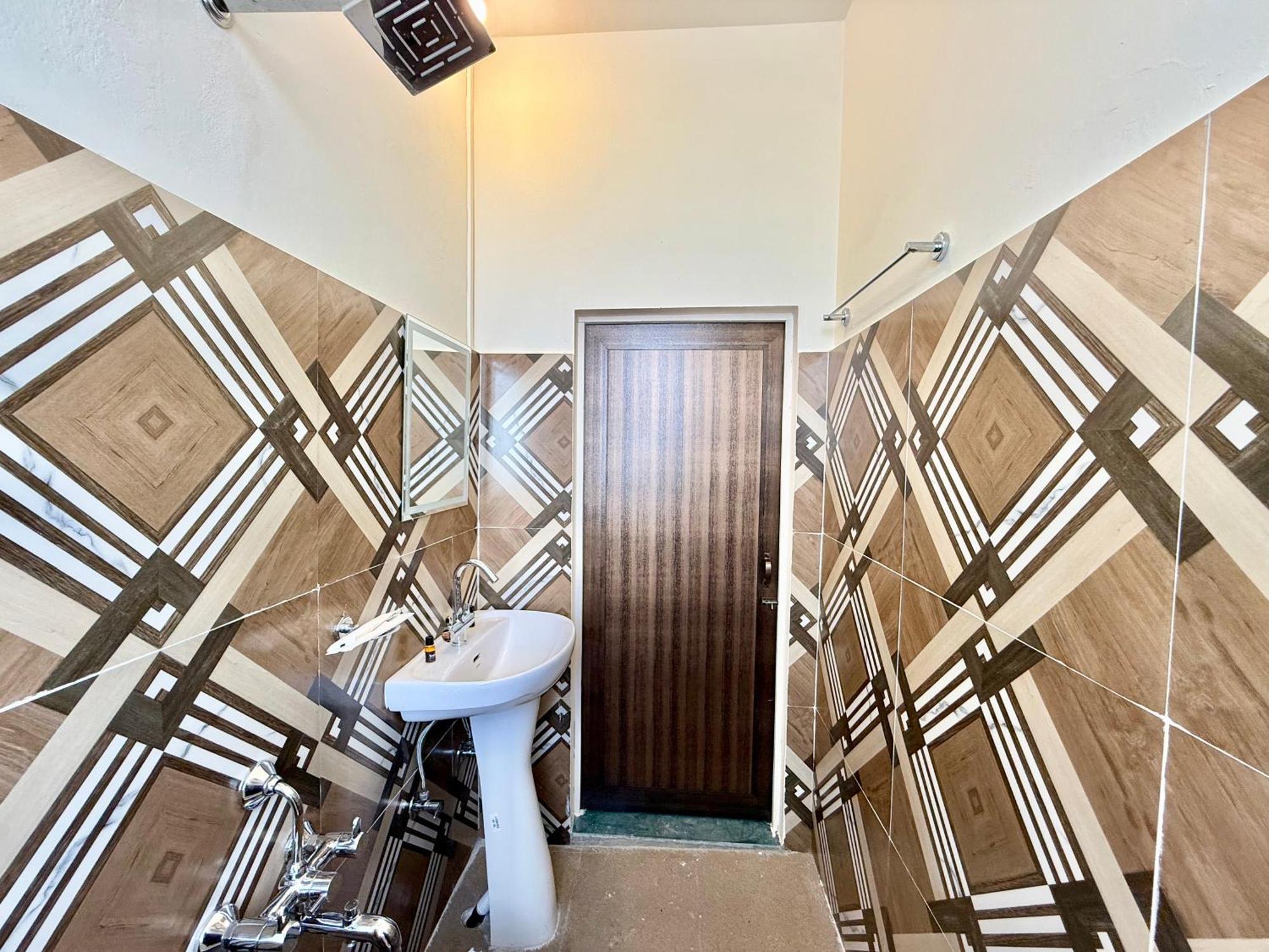 Yepplo Holiday Home - Complimentary Breakfast - 24 Hrs Caretaker & Power Backup Шиллонг Экстерьер фото